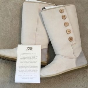 Size 8 tan canvas Ugg boots